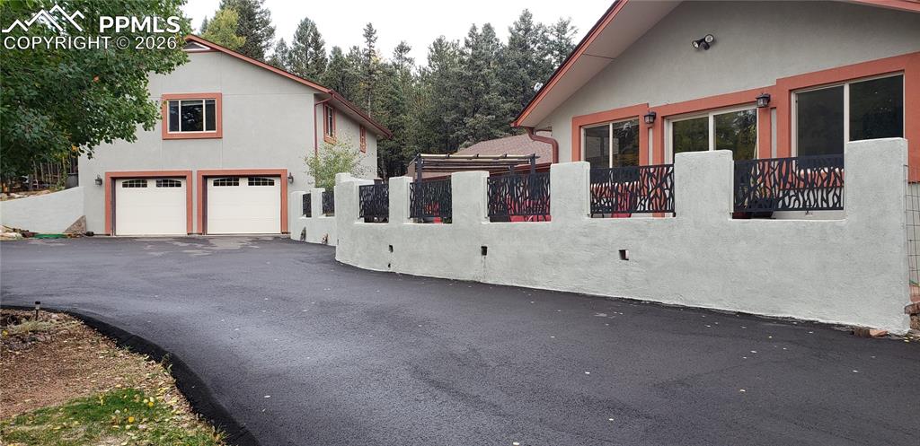 Image 4 of 30: Main and Garage / Loft Studio