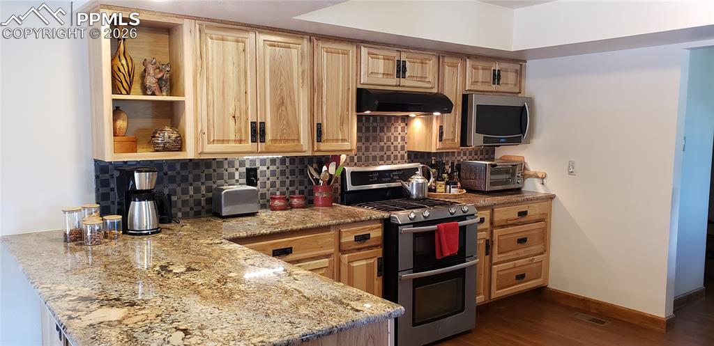 Image 8 of 30: East Wing Kitchen