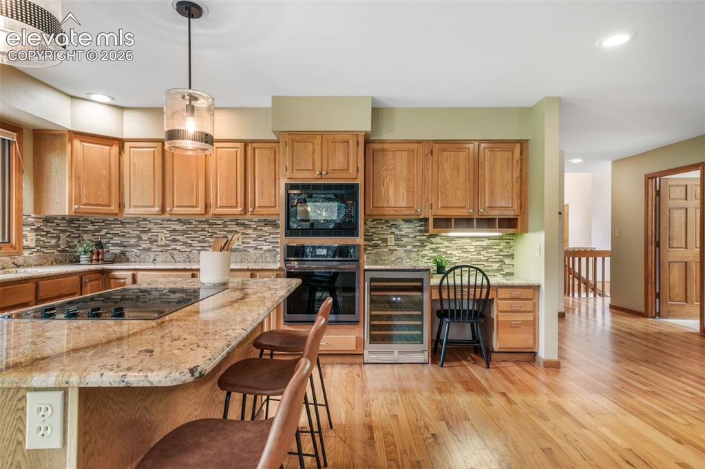 Image 19 of 49: Kitchen
