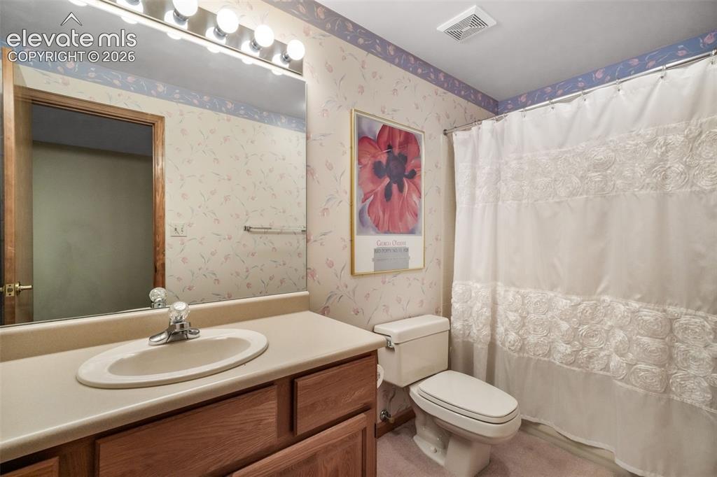 Image 31 of 49: Bathroom