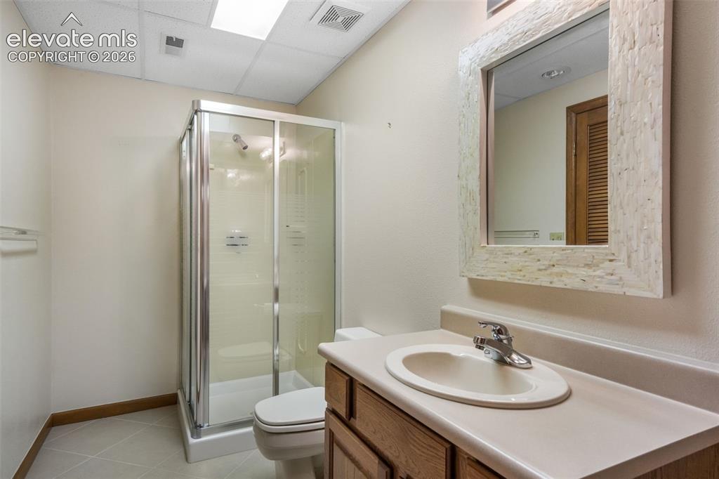 Image 35 of 49: Bathroom