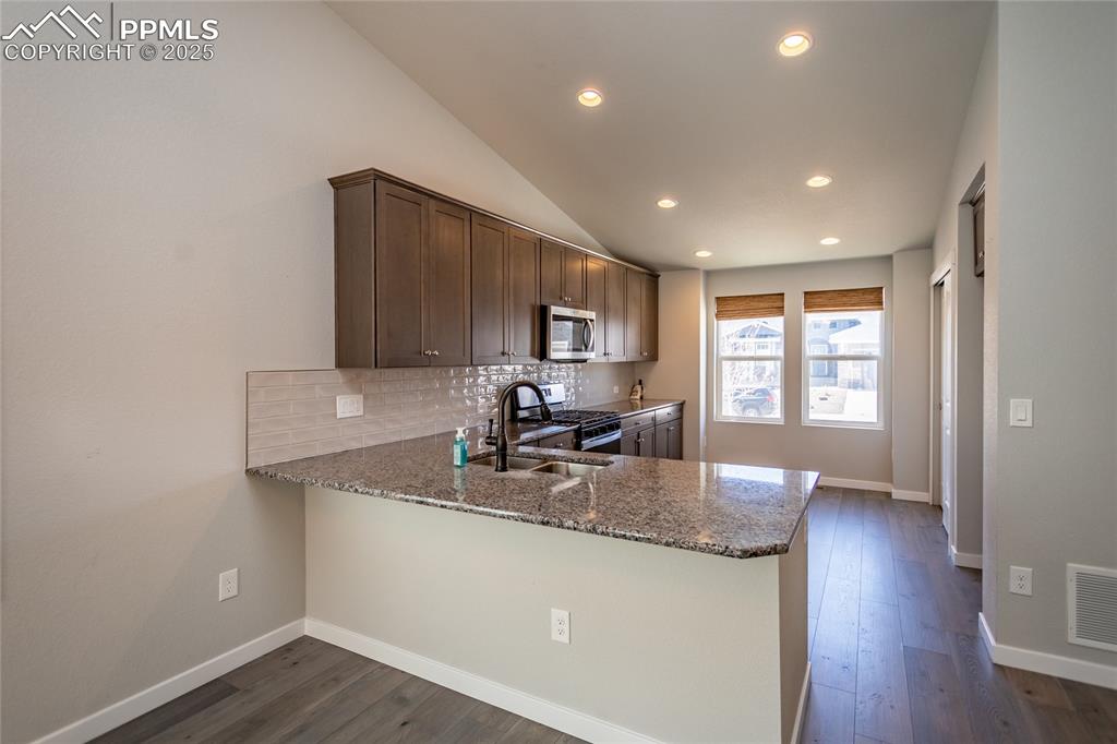 Image 10 of 38: Breakfast Bar to Kitchen