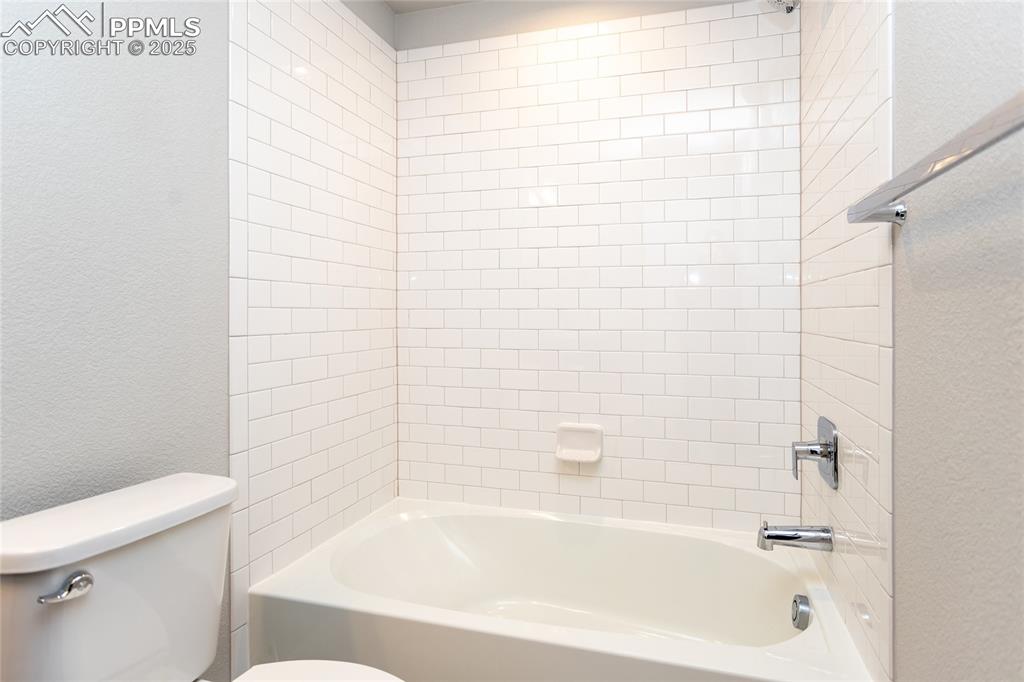Image 31 of 38: Bsmt Bath 