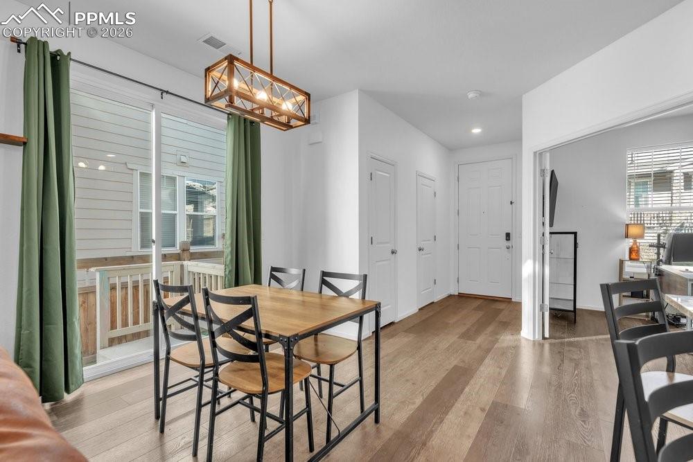 Image 16 of 42: Dining Area