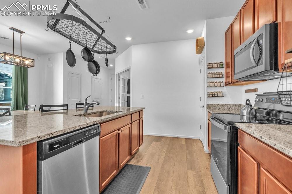 Image 18 of 42: Kitchen