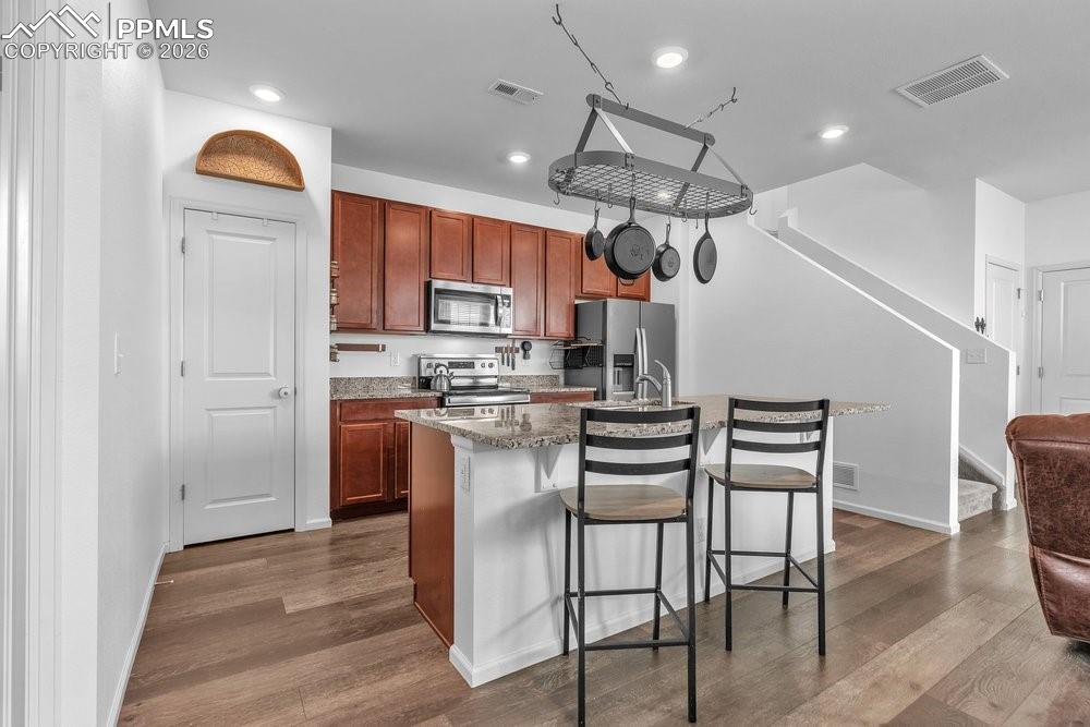 Image 20 of 42: Kitchen