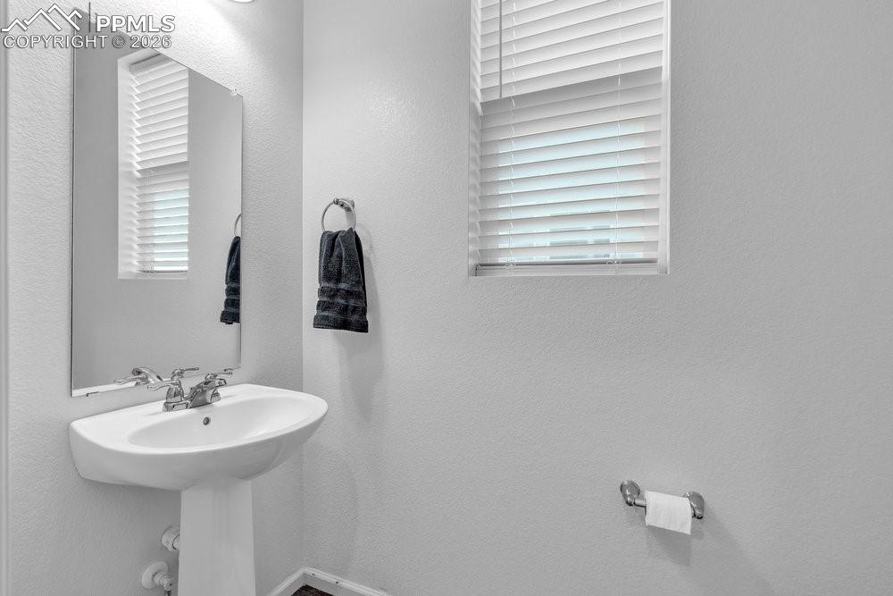 Image 21 of 42: Bathroom