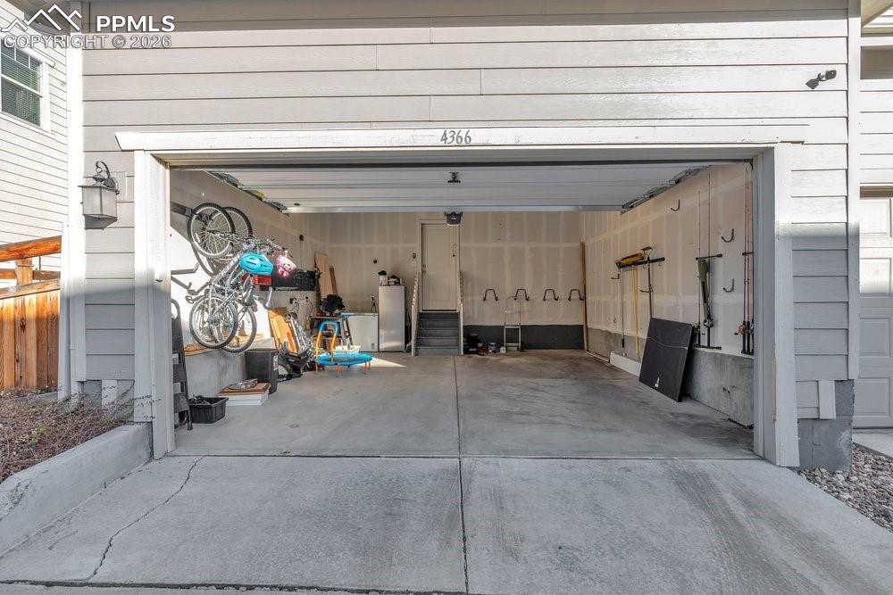 Image 38 of 42: Garage