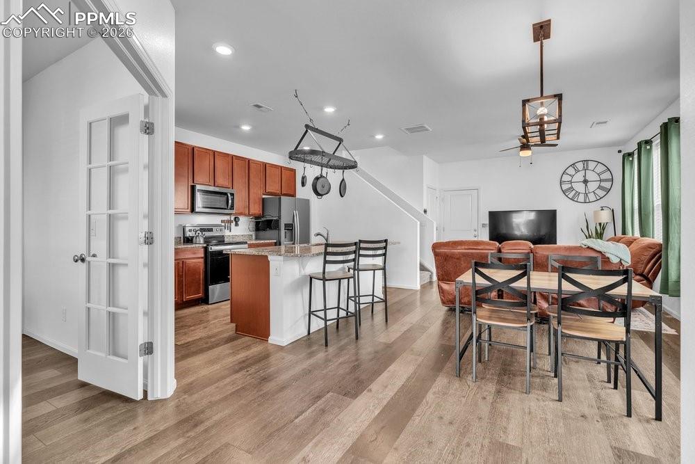 Image 5 of 42: Dining Area