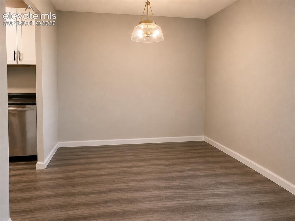 Image 5 of 21: Dining Area