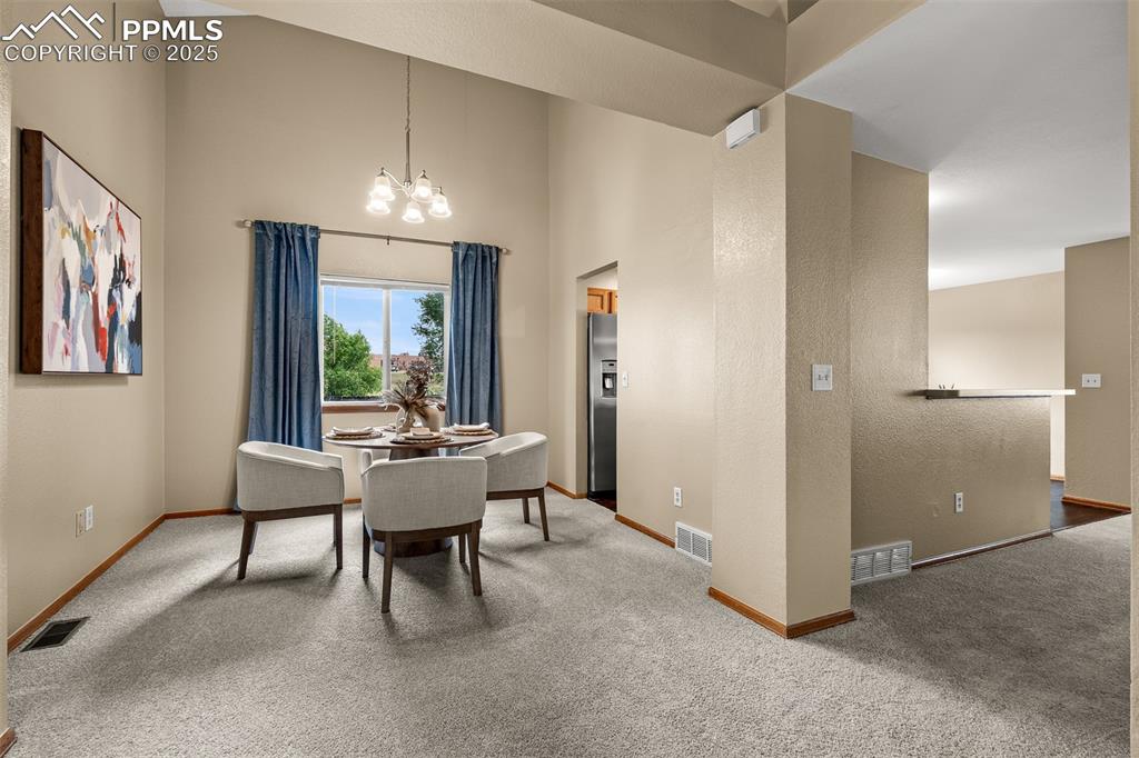 Image 10 of 45: Dining Area