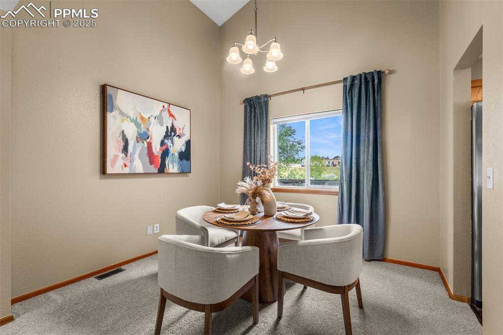 Image 12 of 45: Dining Area
