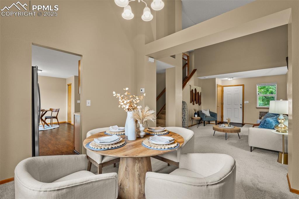 Image 16 of 45: Dining Area