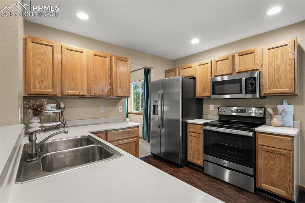 Image 17 of 45: Kitchen