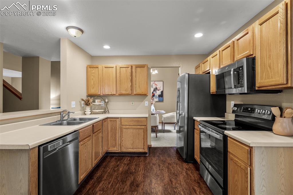 Image 18 of 45: Kitchen