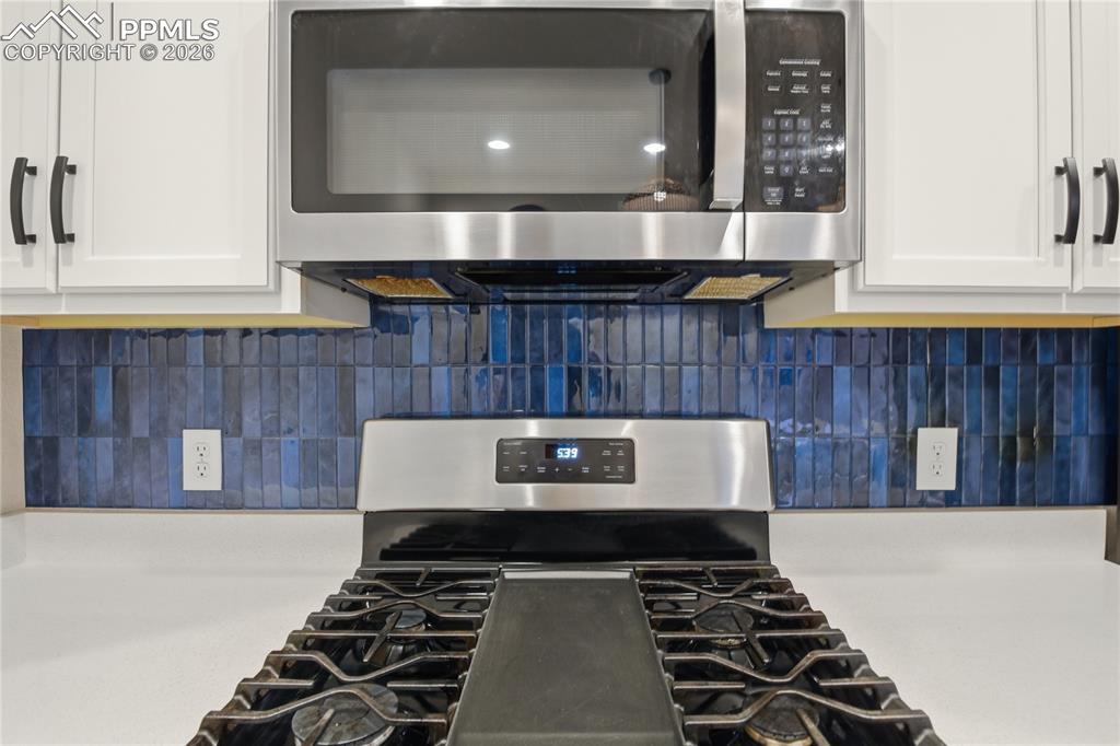 Image 10 of 32: Kitchen