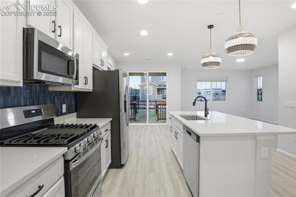 Image 11 of 32: Kitchen