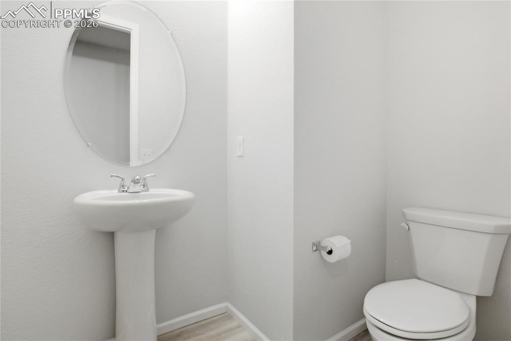 Image 13 of 32: Bathroom