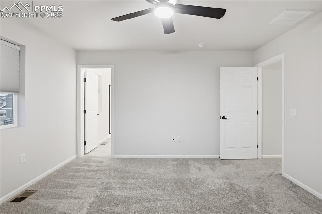 Image 16 of 32: Bedroom