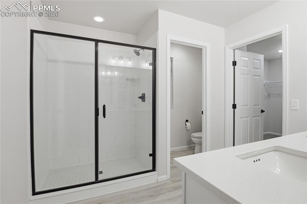 Image 17 of 32: Bathroom