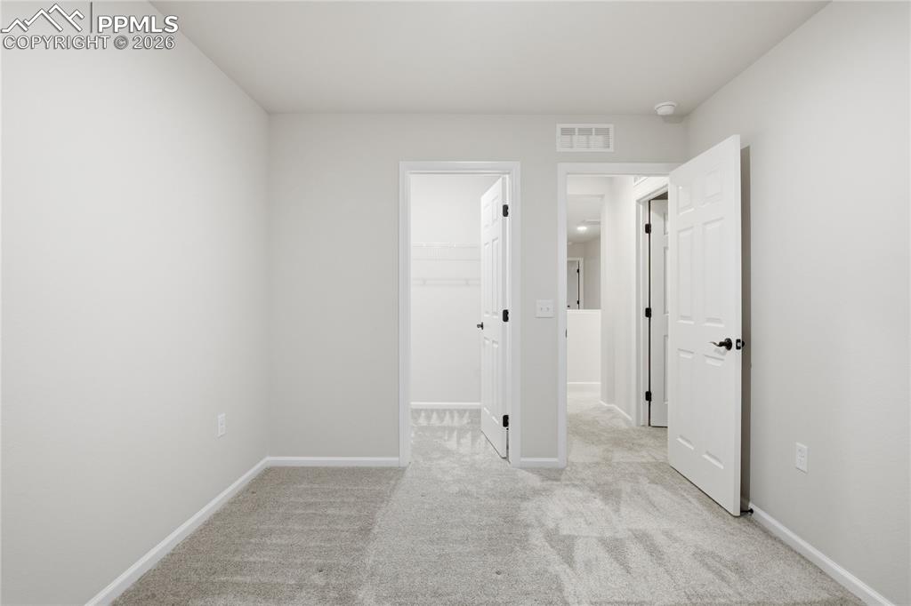 Image 25 of 32: Bedroom