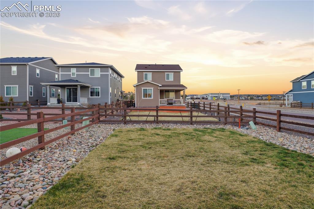 Image 29 of 32: Yard