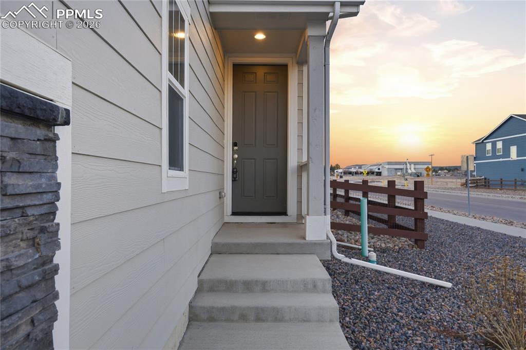 Image 3 of 32: Entry