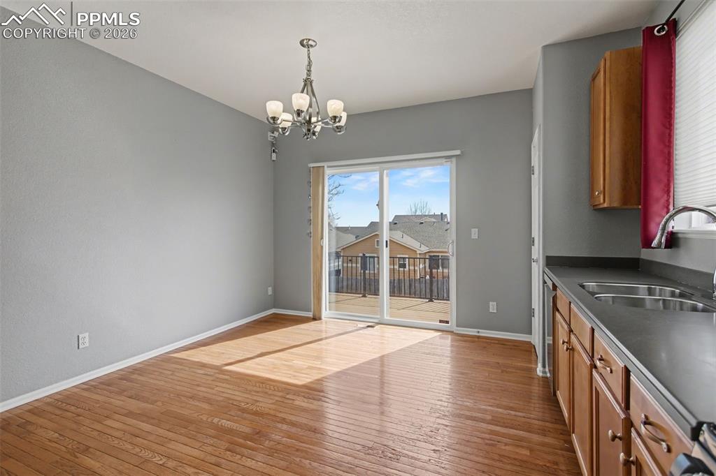 Image 10 of 32: Dining Area