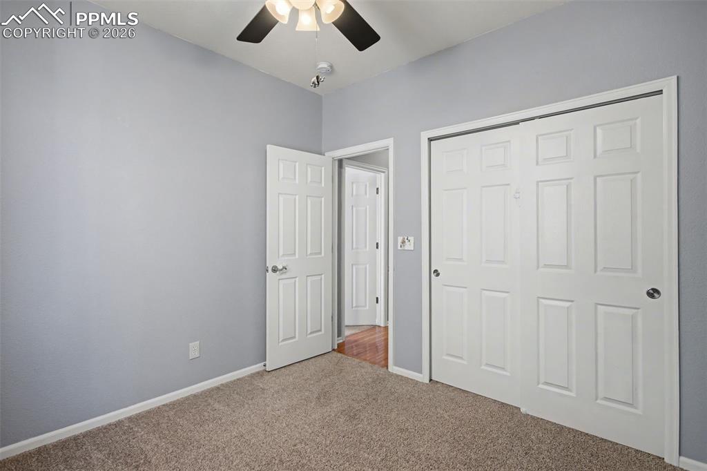 Image 21 of 32: Bedroom