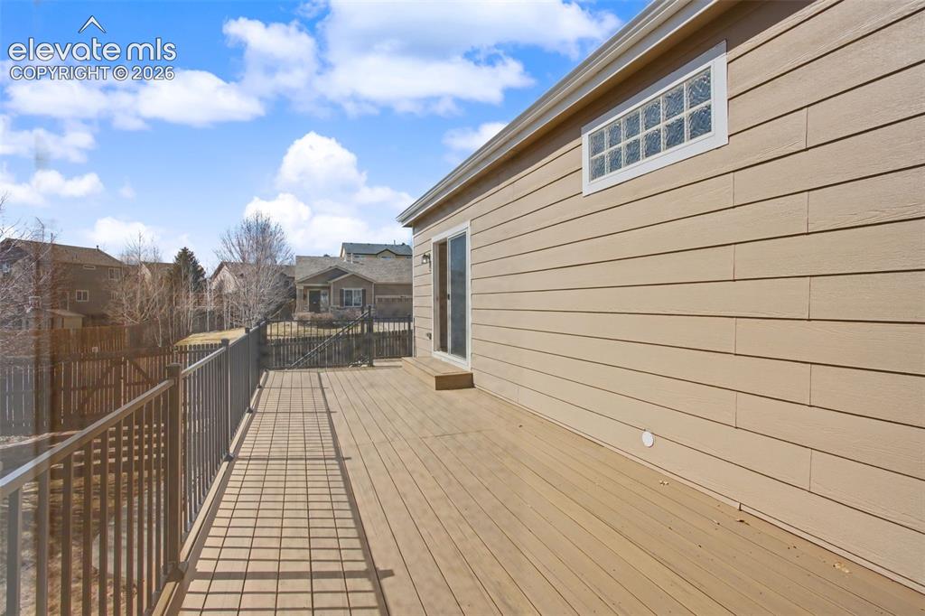 Image 33 of 36: Deck