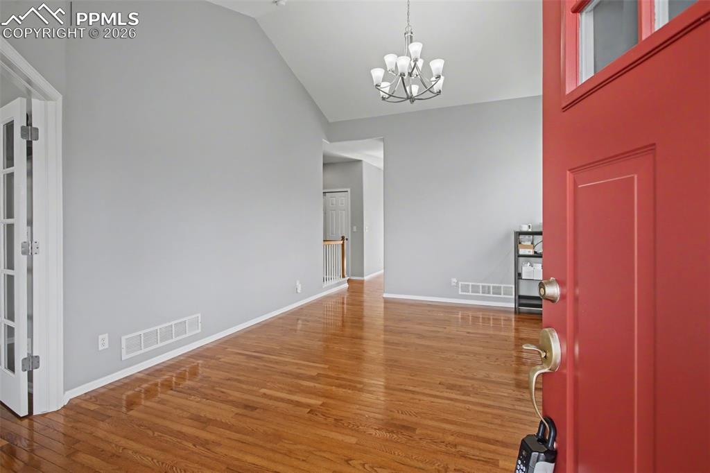 Image 6 of 32: Entry