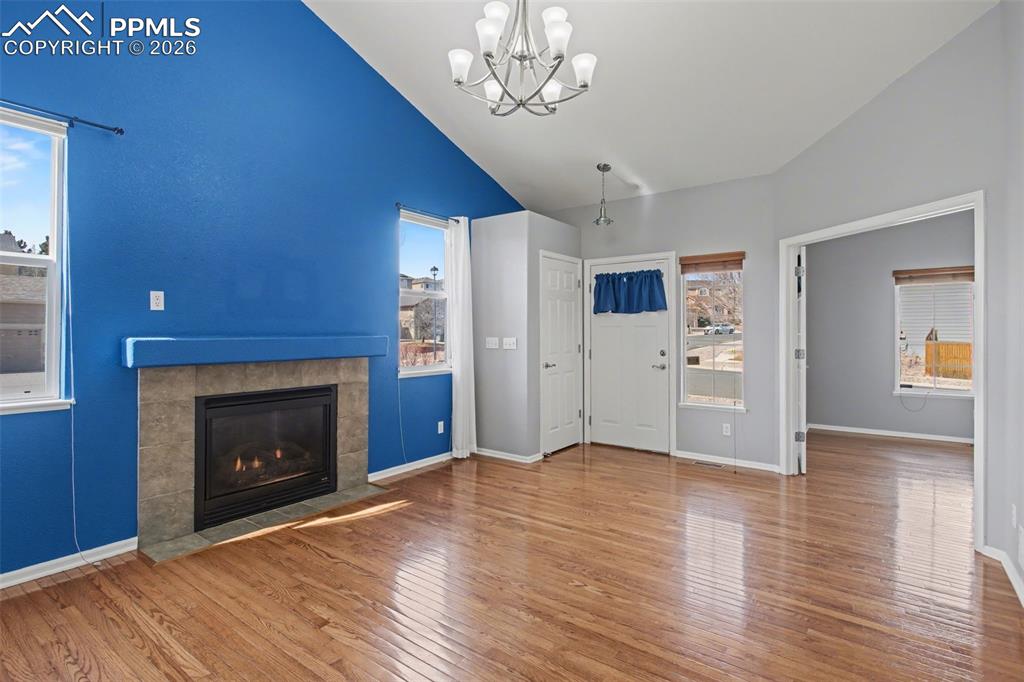 Image 7 of 32: Living Room