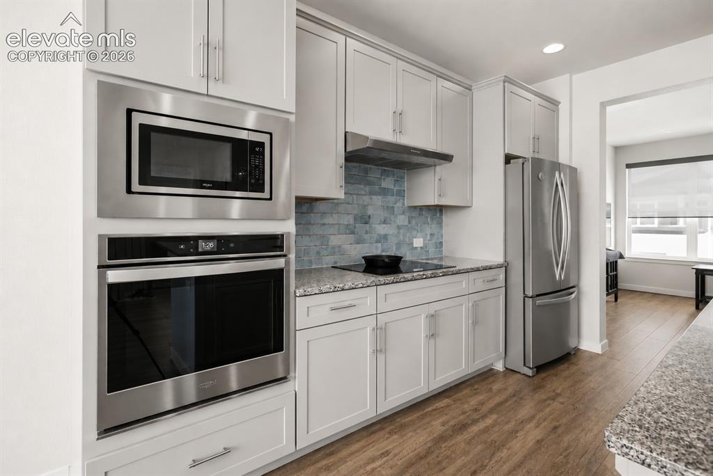 Image 9 of 37: Kitchen