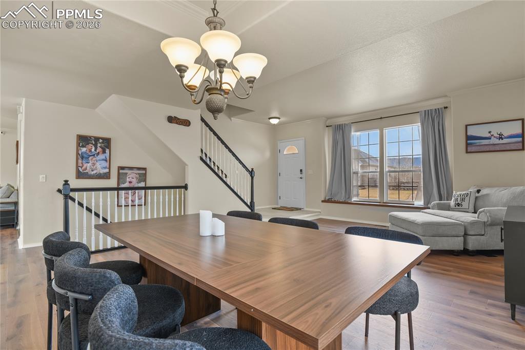 Image 14 of 50: Dining Area