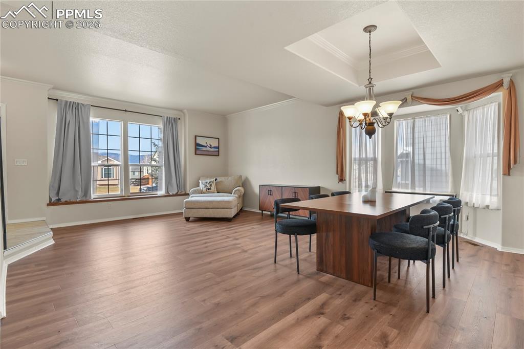 Image 16 of 50: Dining Area