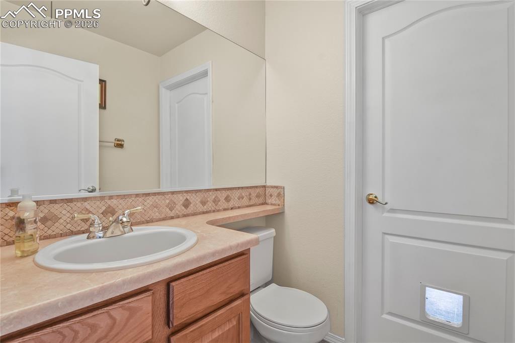 Image 21 of 50: Bathroom