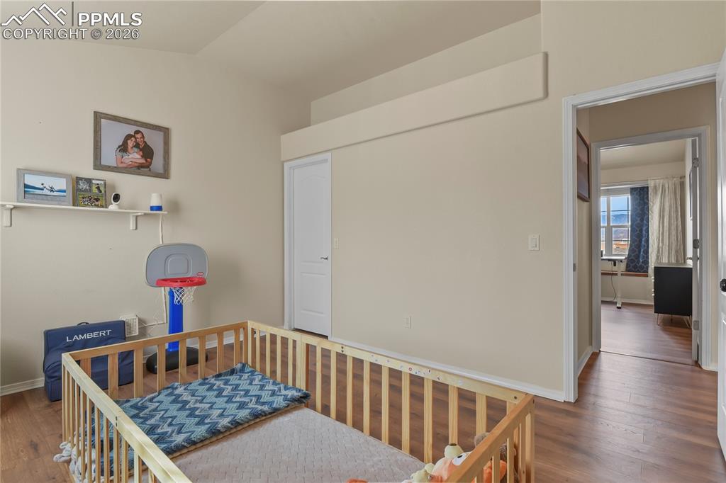 Image 31 of 50: Bedroom