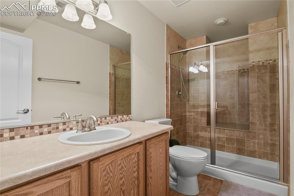 Image 42 of 50: Bathroom