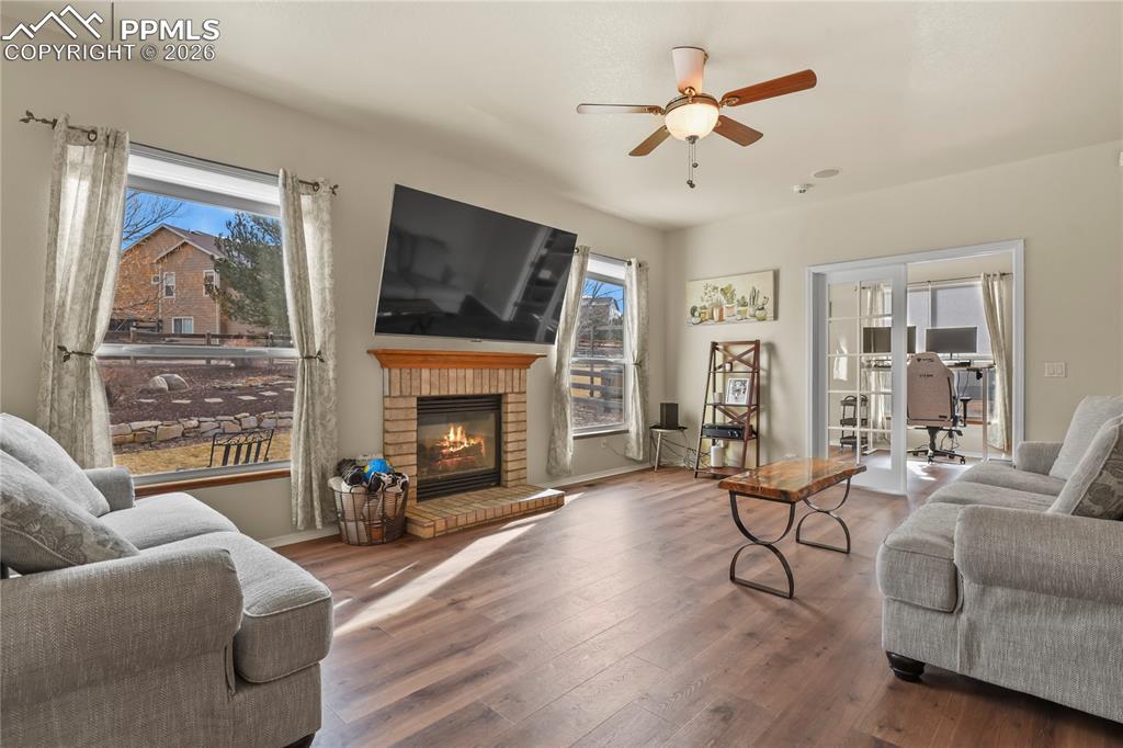 Image 8 of 50: Family Room