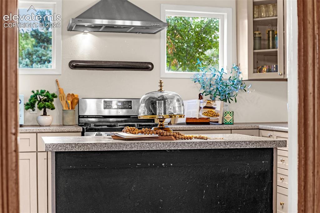 Image 12 of 33: Kitchen island for extra workspace