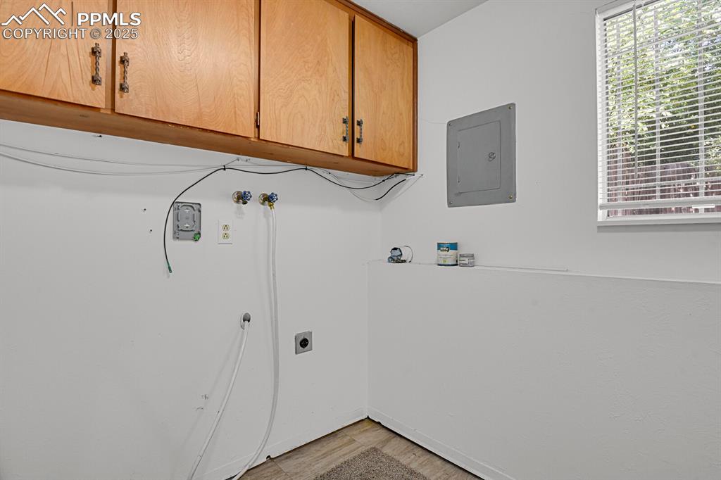 Image 16 of 28: Laundry