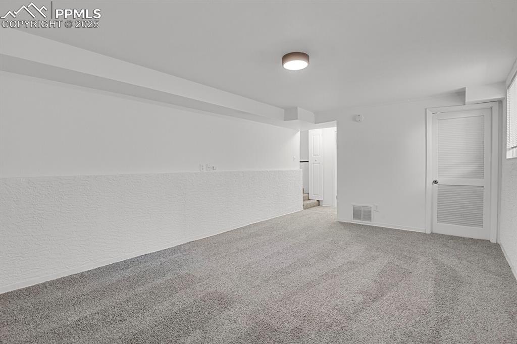 Image 20 of 28: Family Room