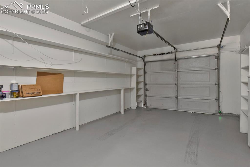 Image 22 of 28: Garage