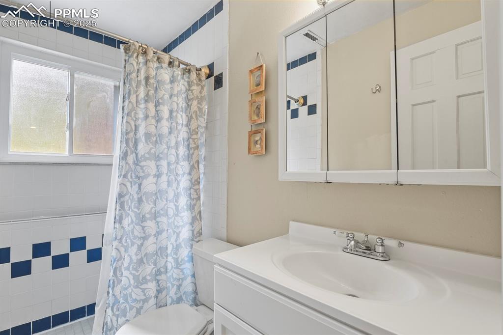 Image 27 of 39: Bathroom with vanity and shower / bath combo