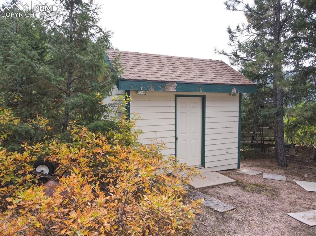 Image 5 of 33: 2ns Shed