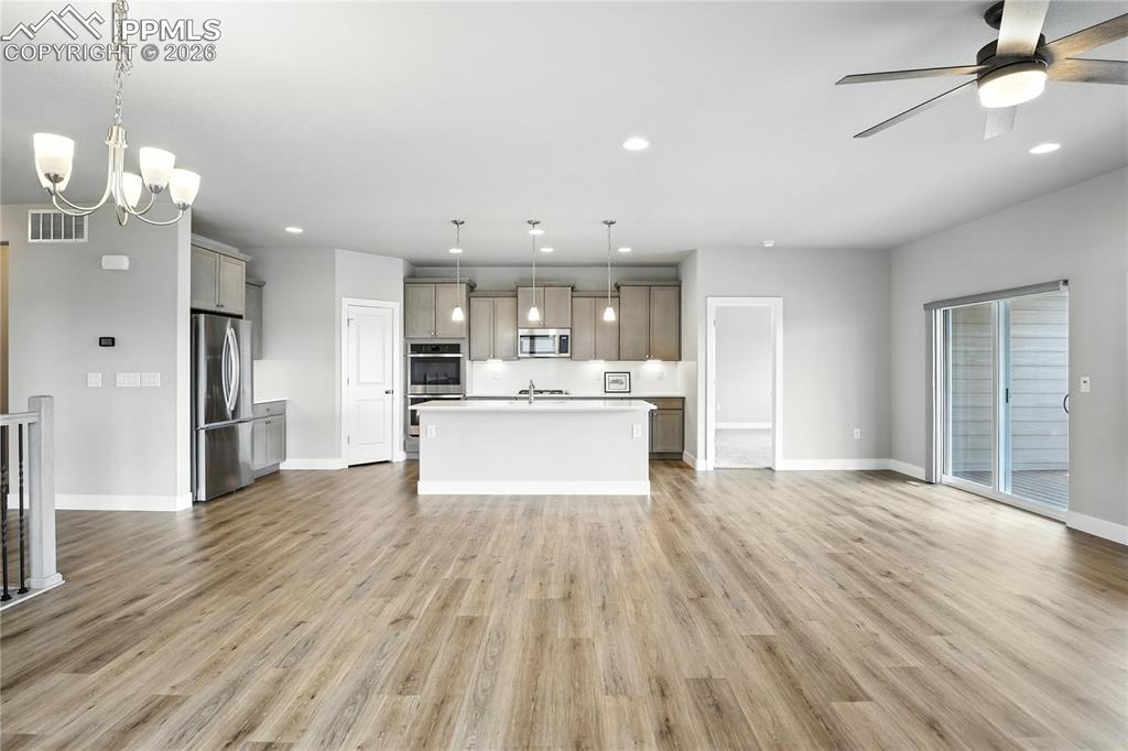 Image 16 of 39: Kitchen