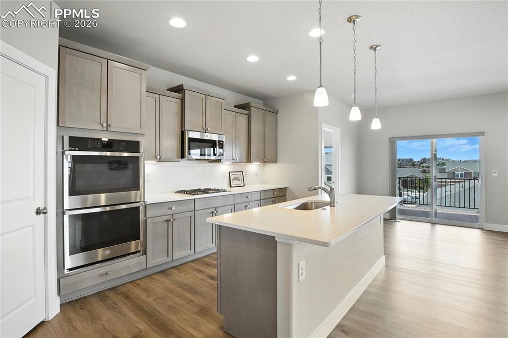 Image 17 of 39: Kitchen