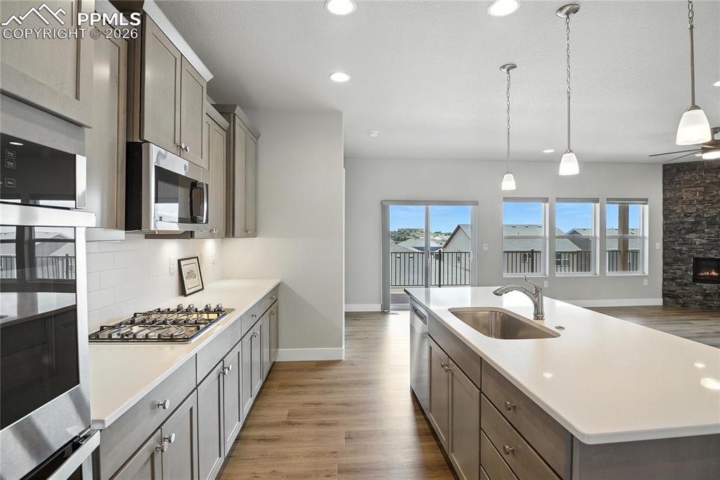 Image 18 of 39: Kitchen