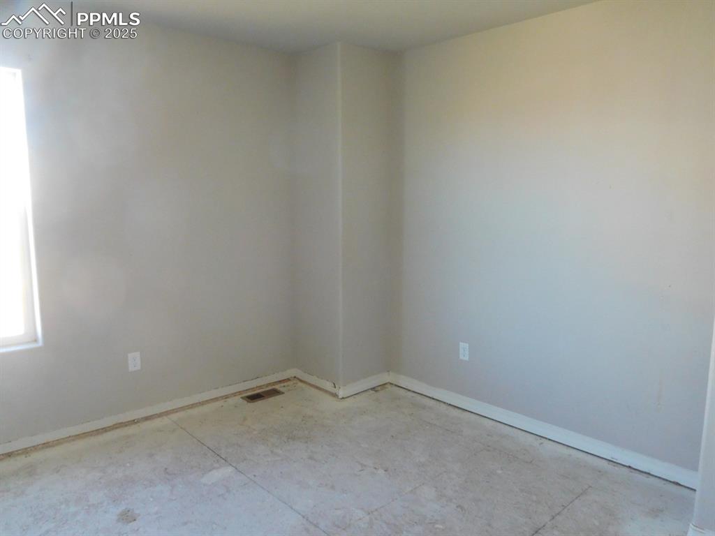 Image 7 of 12: Bedroom #2