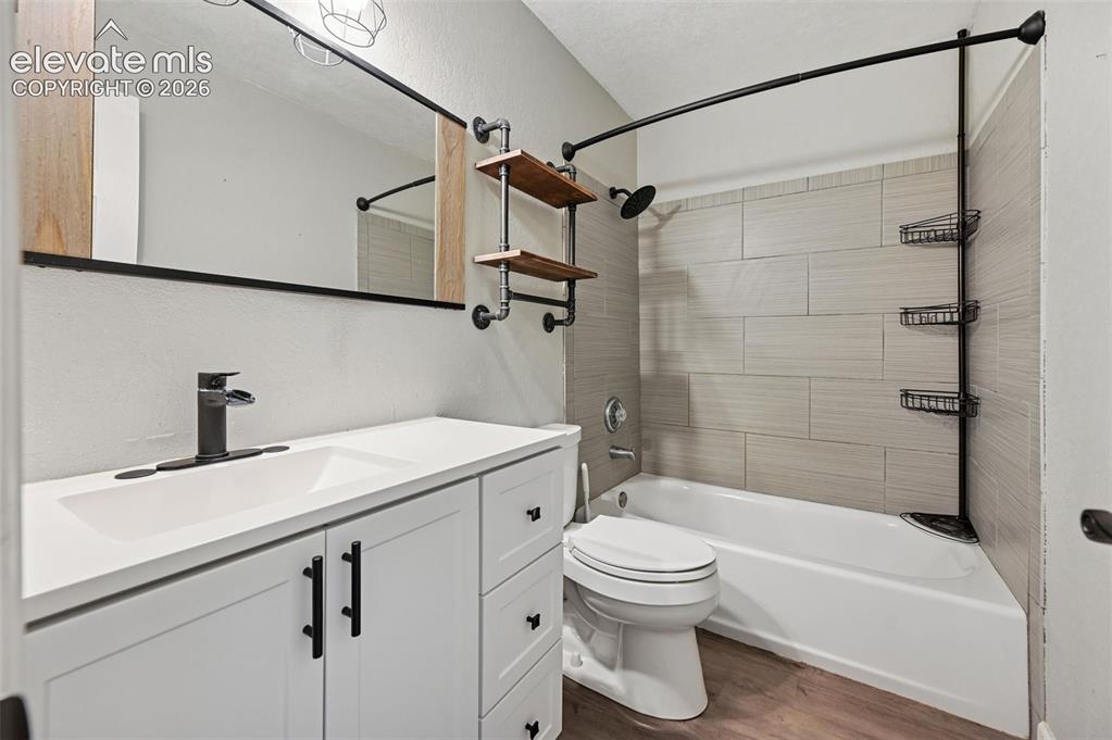 Image 11 of 22: Bathroom